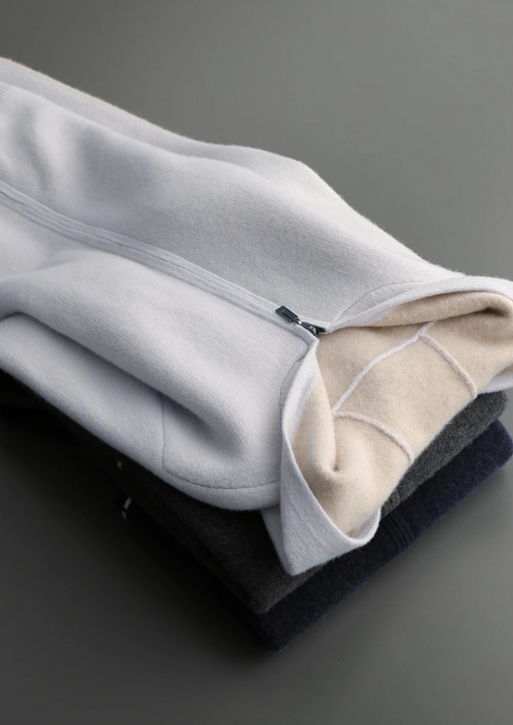 SUDADERA CON CAPUCHA DE DOS TONOS Y CREMALLERA, 100 % CACHEMIRA