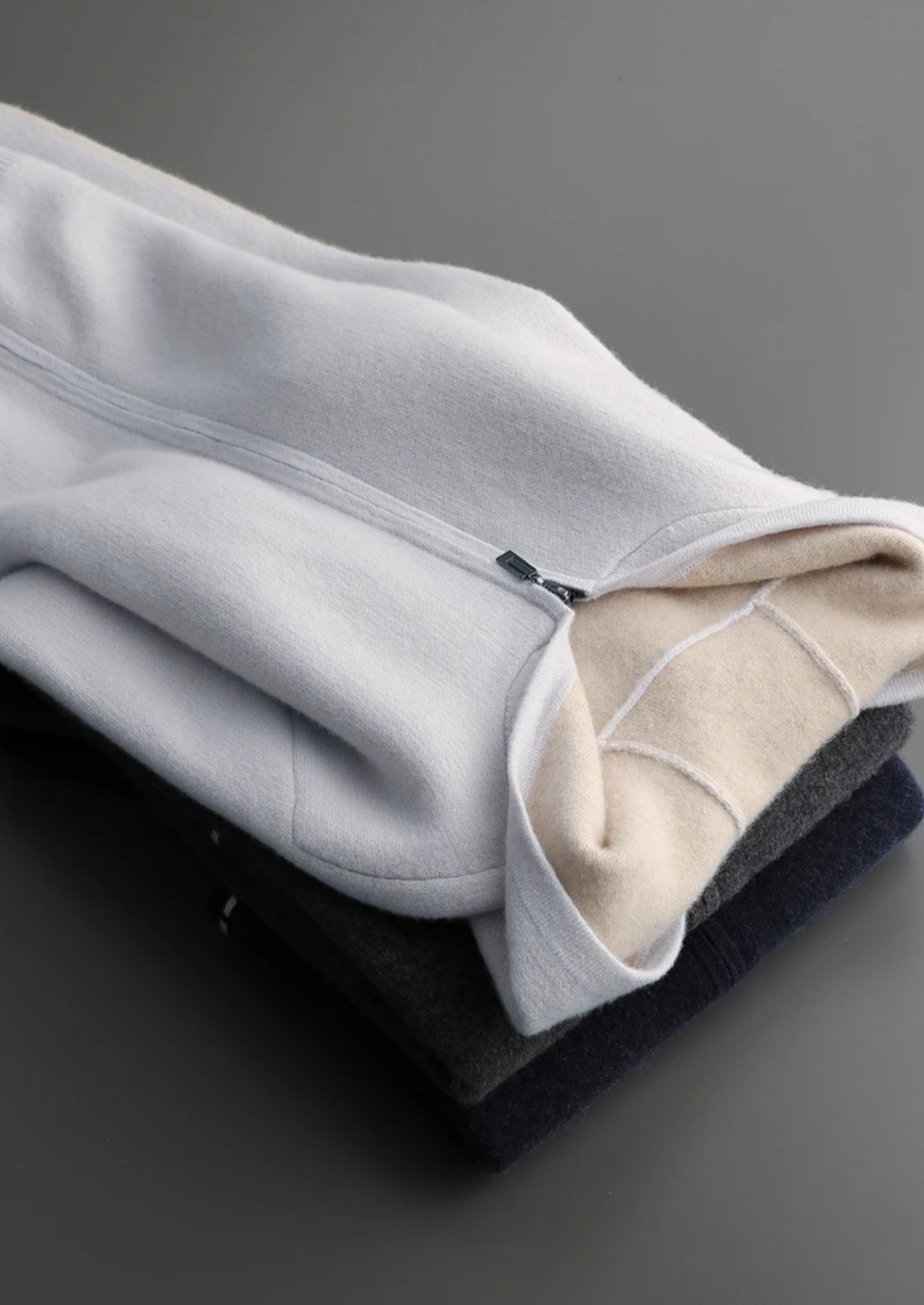 SUDADERA CON CAPUCHA DE DOS TONOS Y CREMALLERA, 100 % CACHEMIRA