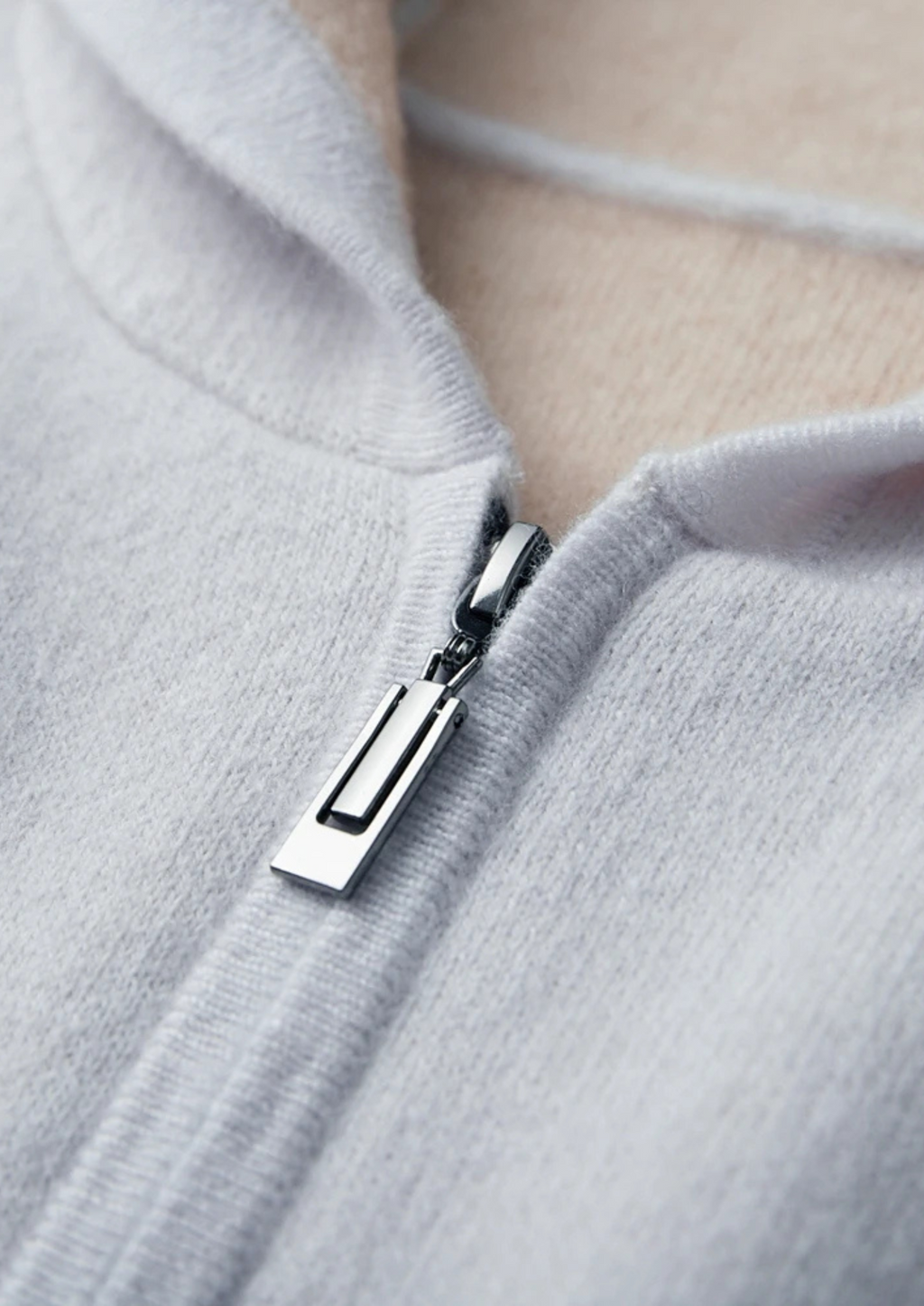 SUDADERA CON CAPUCHA DE DOS TONOS Y CREMALLERA, 100 % CACHEMIRA