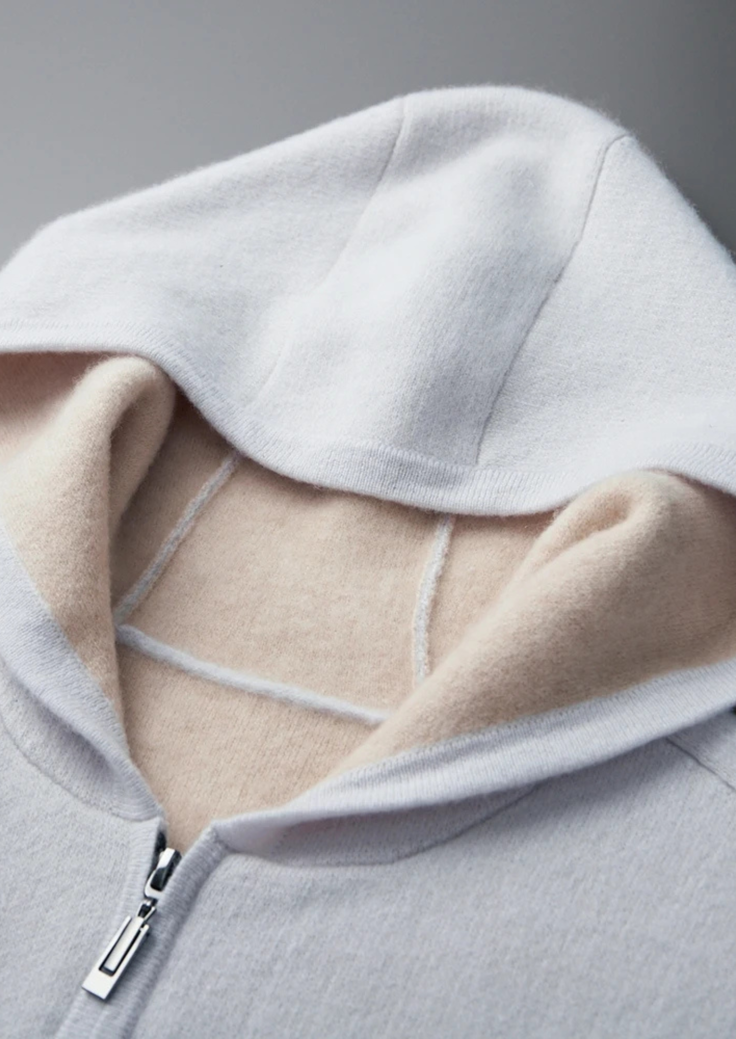SUDADERA CON CAPUCHA DE DOS TONOS Y CREMALLERA, 100 % CACHEMIRA