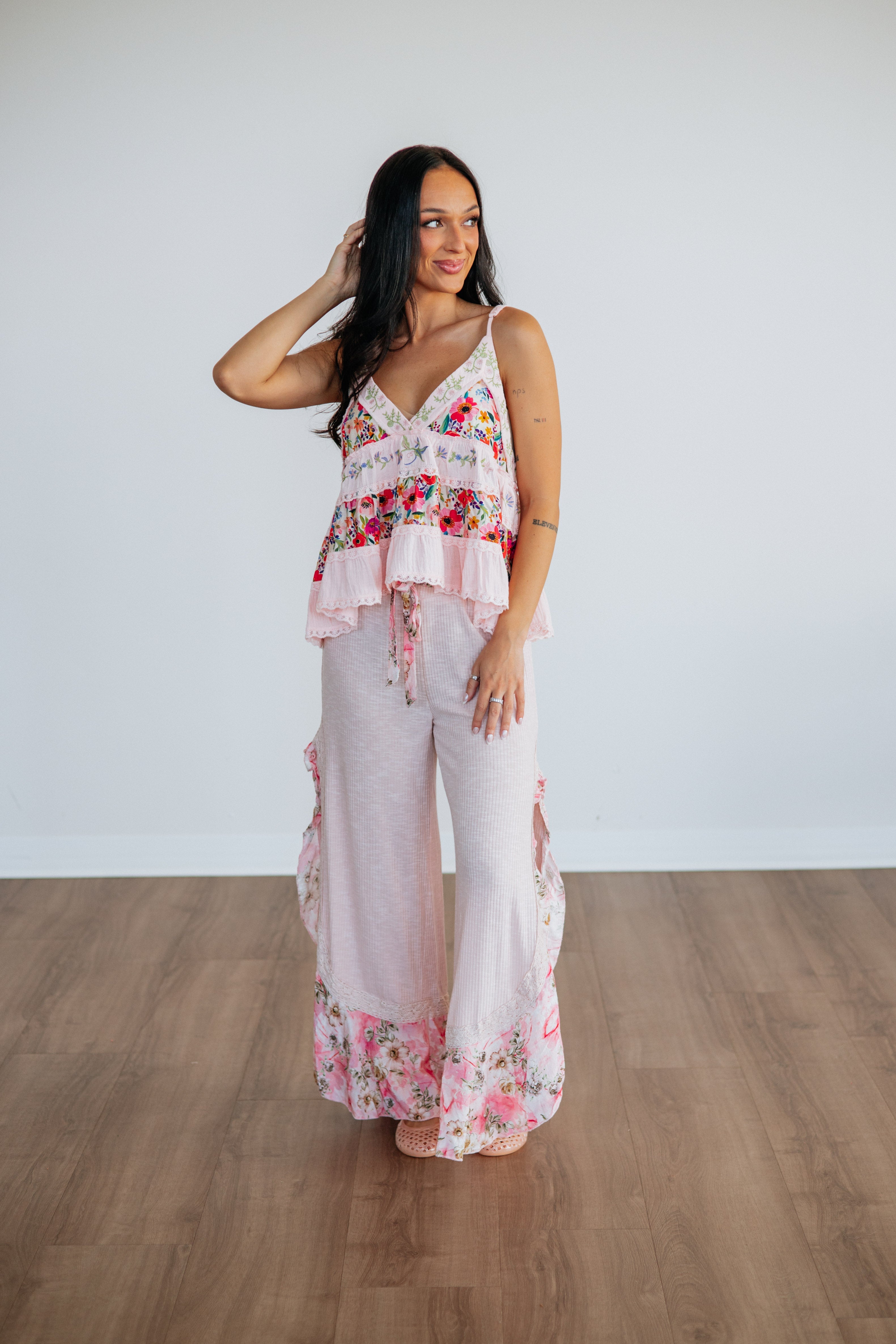 Pantalones con estampado floral Jaylani