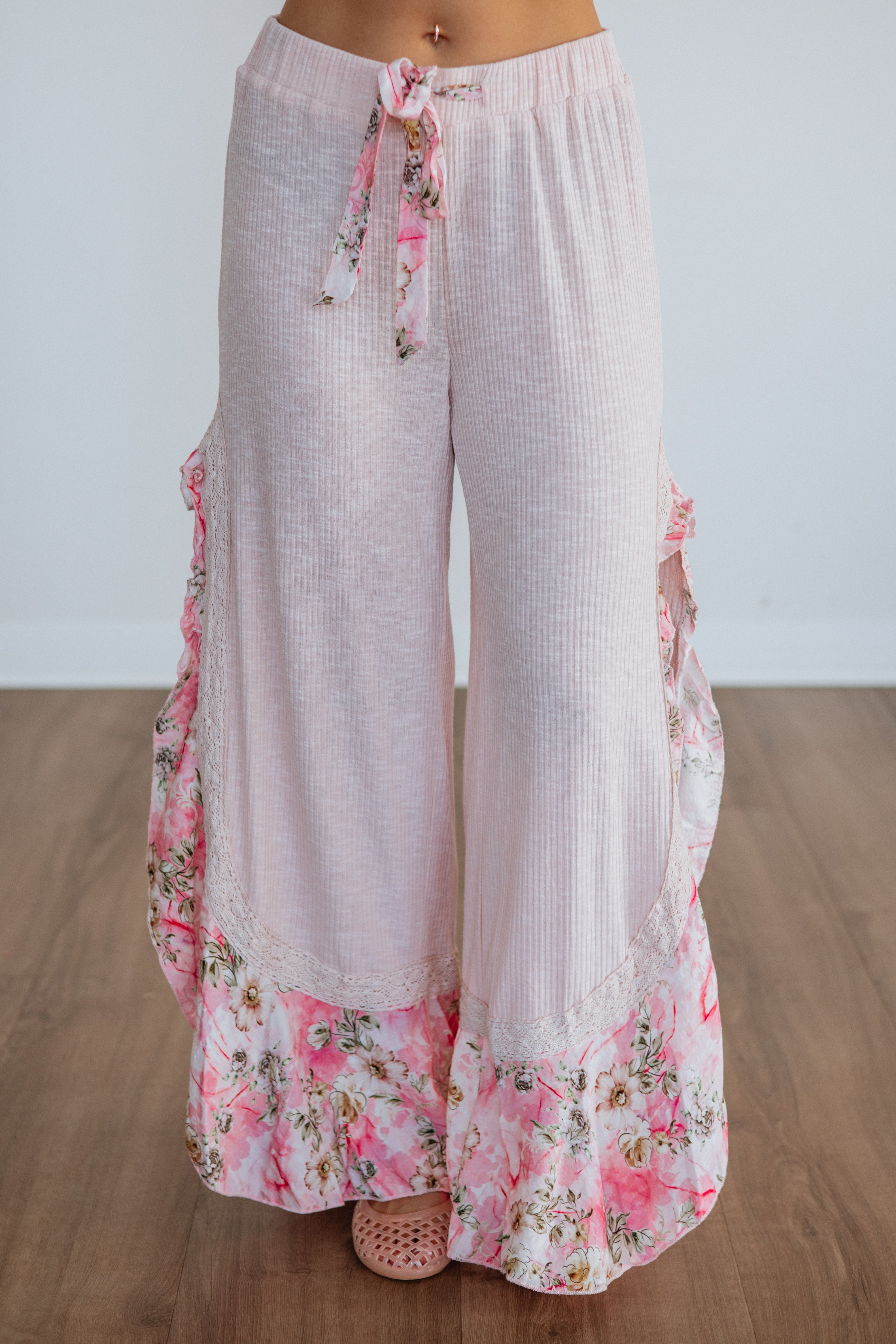 Pantalones con estampado floral Jaylani