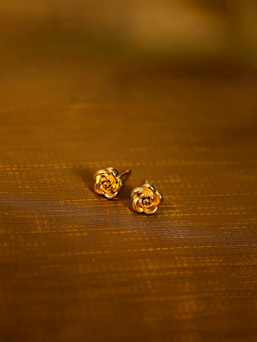 Pendientes medianos con motivos florales románticos
