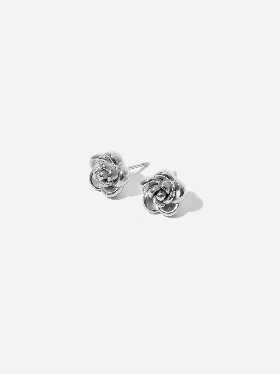 Pendientes medianos con motivos florales románticos