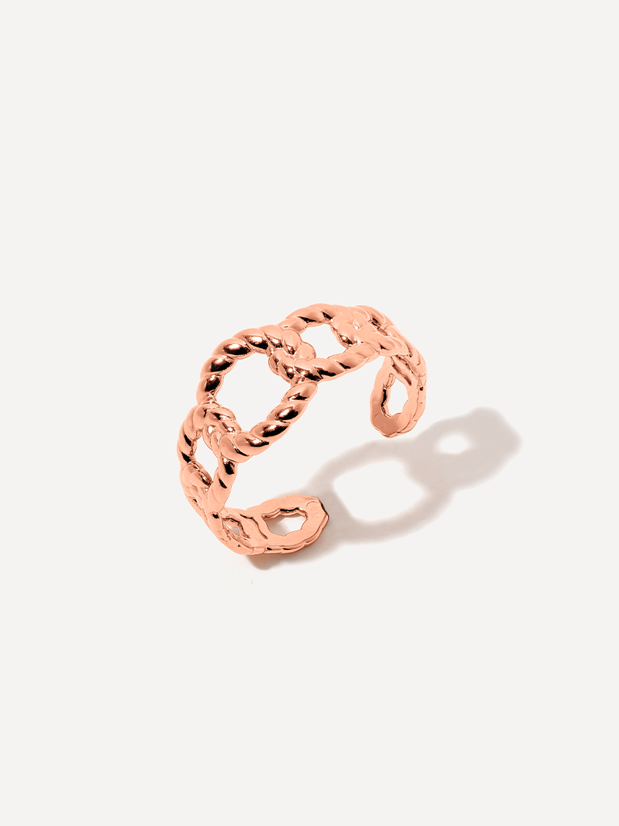 Un elegante anillo de cadena