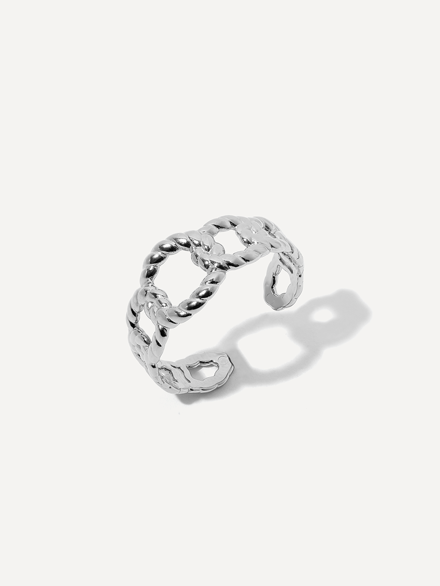 Un elegante anillo de cadena