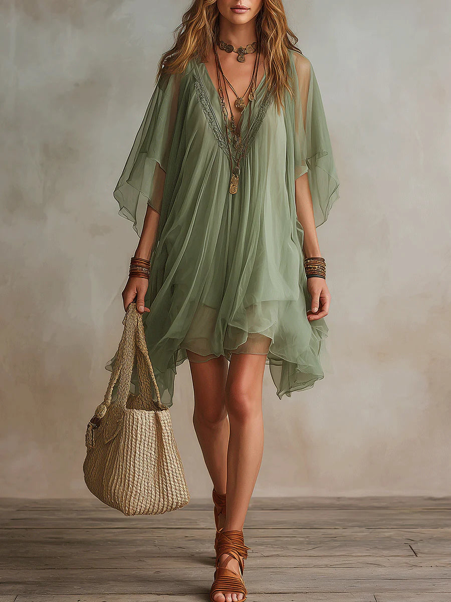 Carolina | Vestido Mini de Gasa Verde con Escote en V y Capas