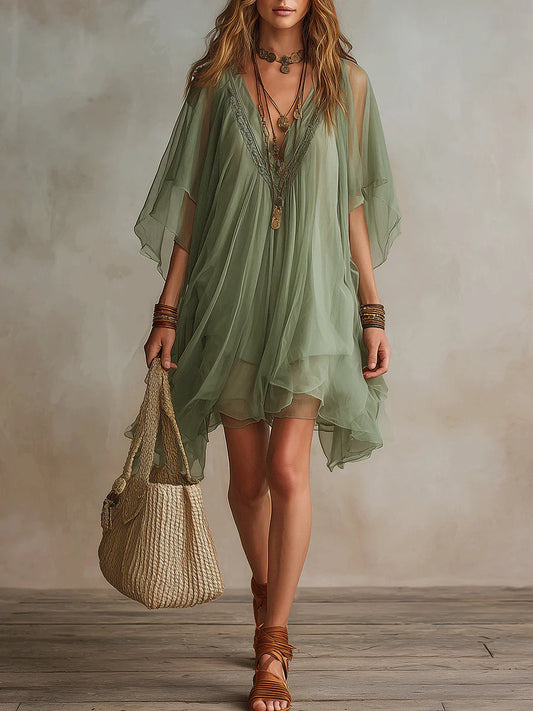 Carolina | Vestido Mini de Gasa Verde con Escote en V y Capas