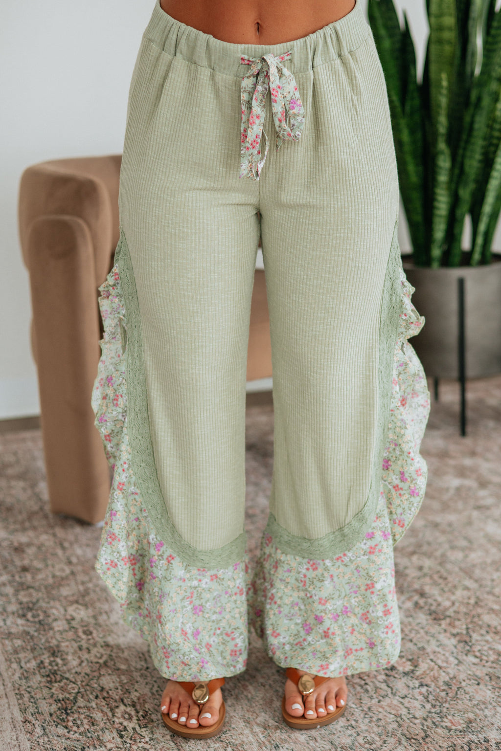 Pantalones con estampado floral Jaylani