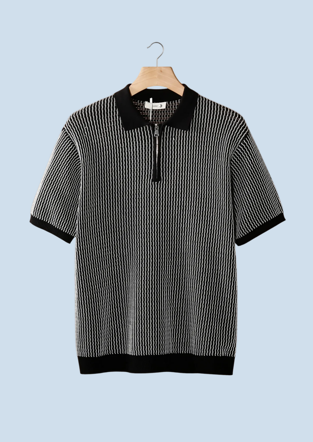 POLO CON CREMALLERA Y TEXTURA GEOMÉTRICA